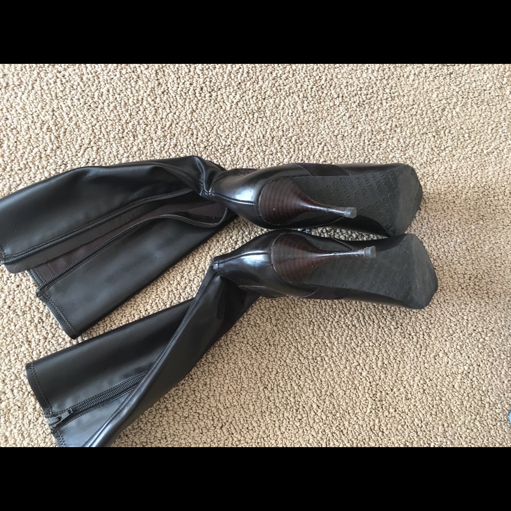 Calvin Klein Brown Leather boots with suede trim. - Picture 5 of 8